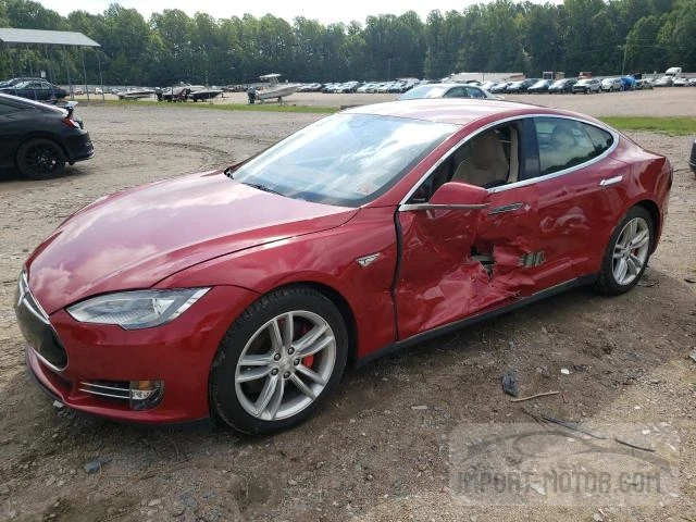 Tesla Model s (2015)