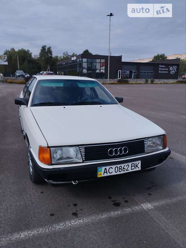 Audi 100 (1985)
