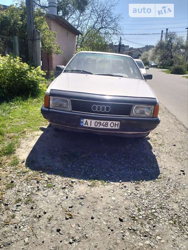 Audi 100 (1984)