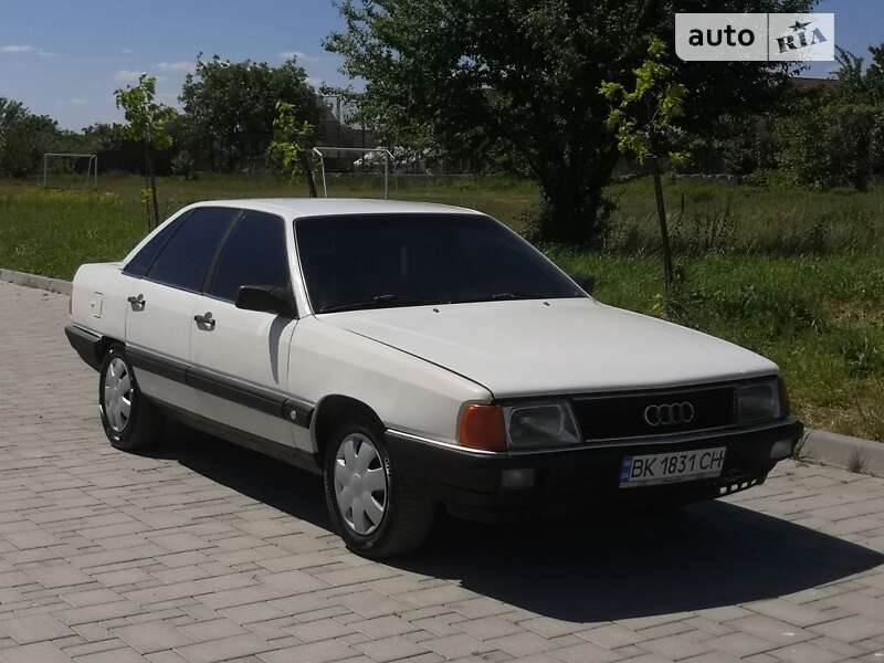 Audi 100 (1987)