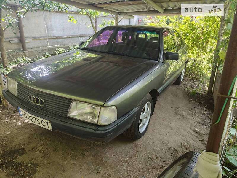 Audi 100 (1984)