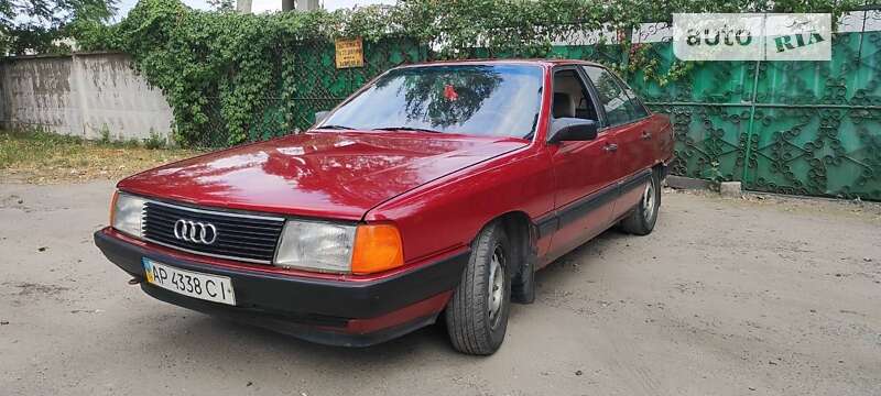 Audi 100 (1983)