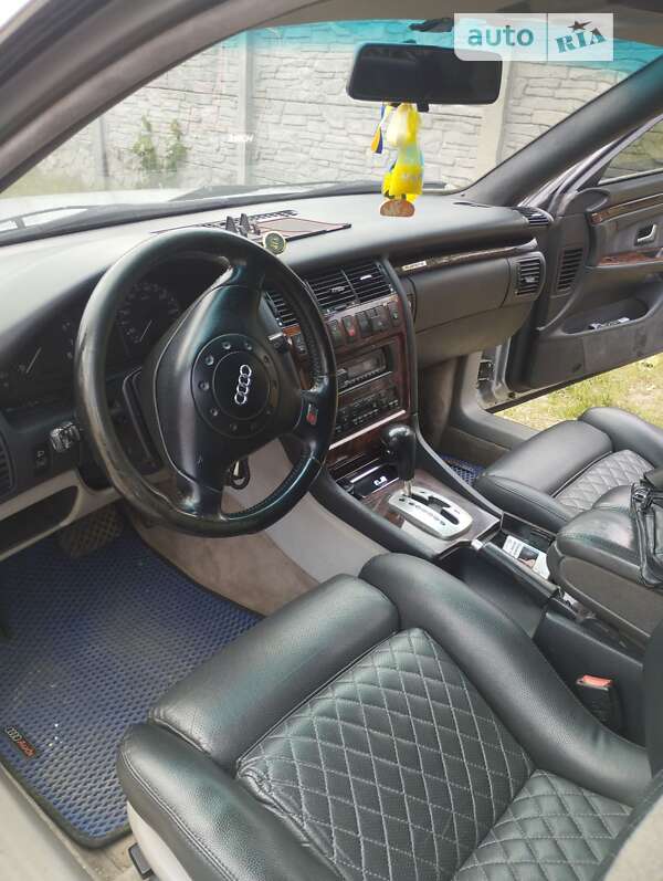 Audi A8 (1996)