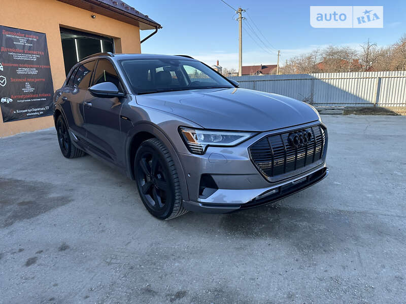 Audi E-tron (2019)
