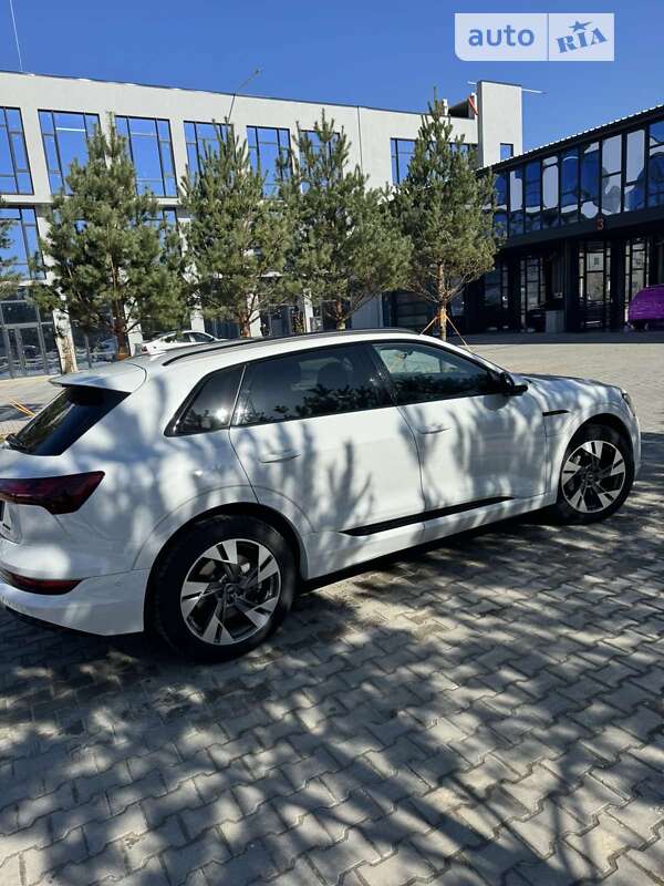 Audi E-tron (2022)