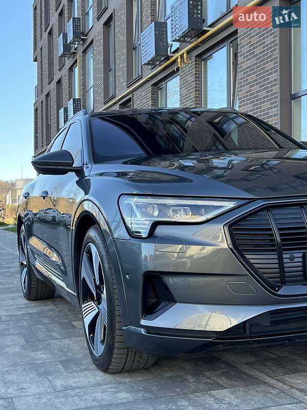 Audi E-tron (2019)
