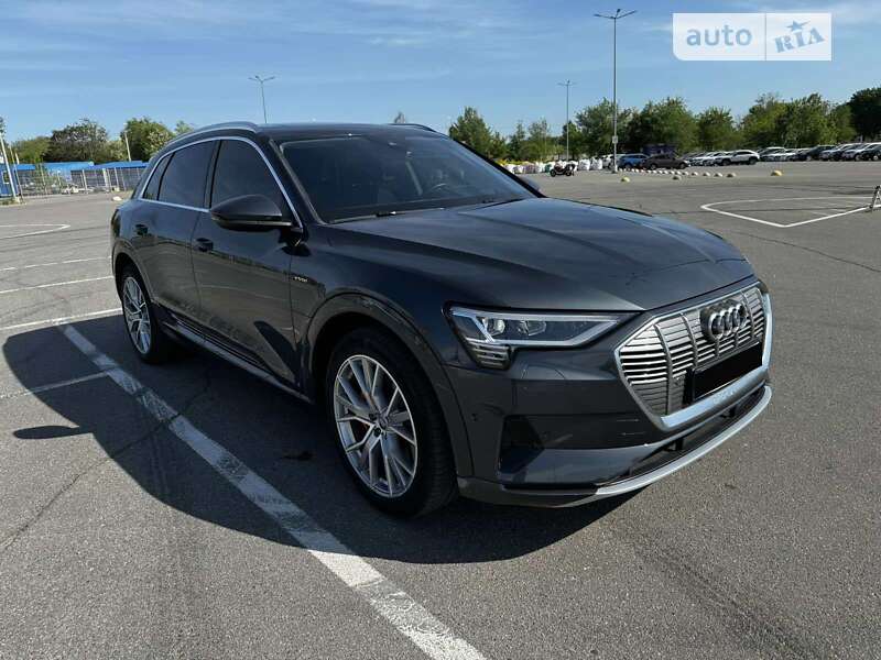 Audi E-tron (2020)