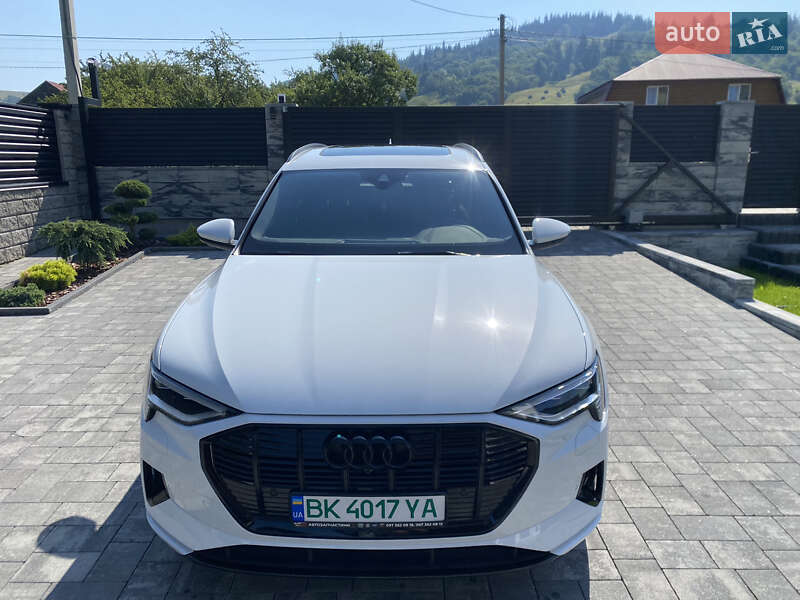 Audi E-tron (2022)
