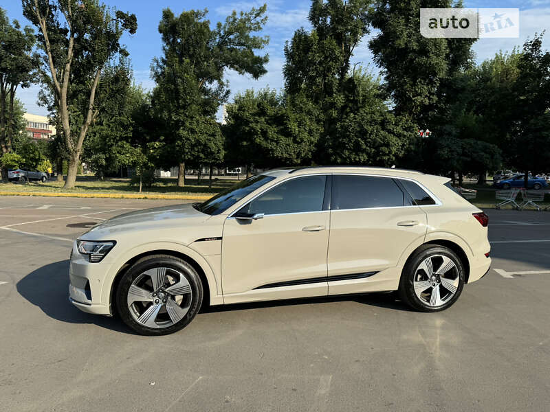 Audi E-tron (2019)