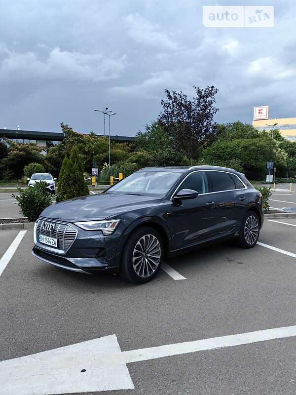 Audi E-tron (2019)