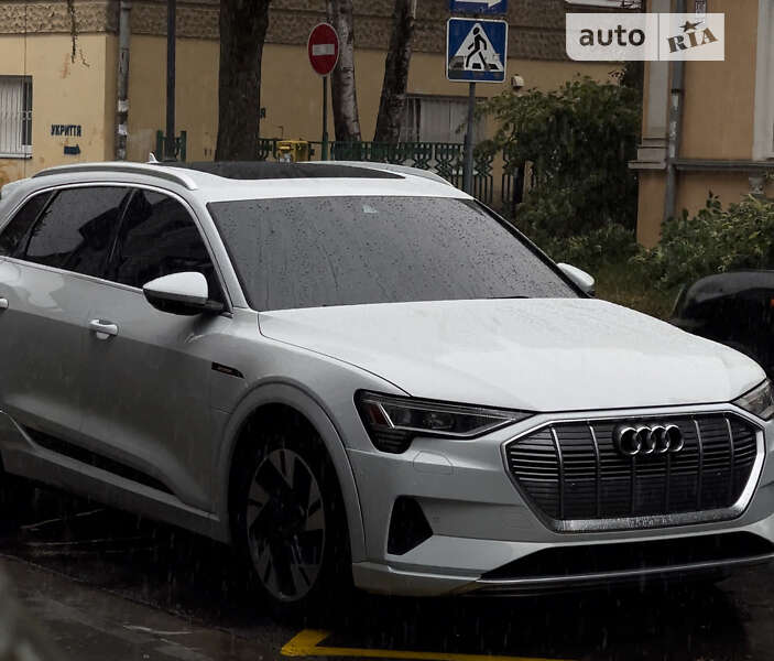 Audi E-tron (2021)