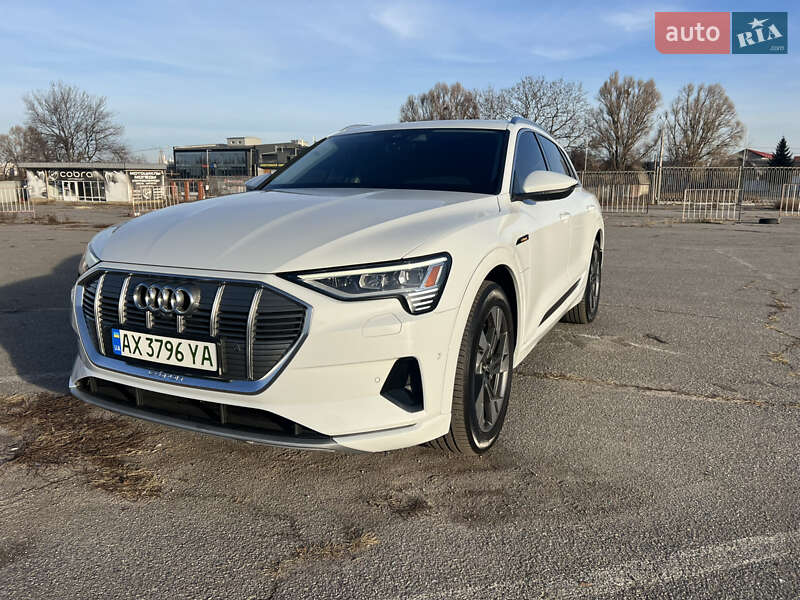 Audi E-tron (2022)