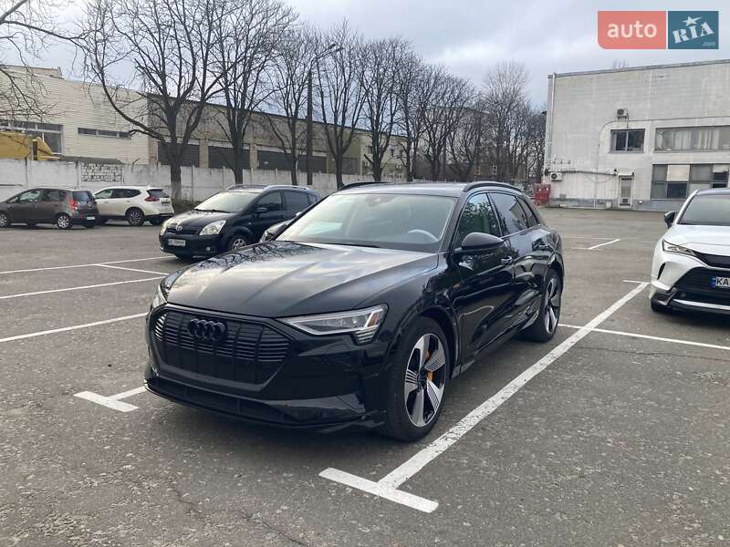 Audi E-tron (2021)