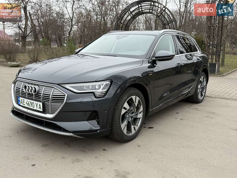 Audi E-tron (2019)