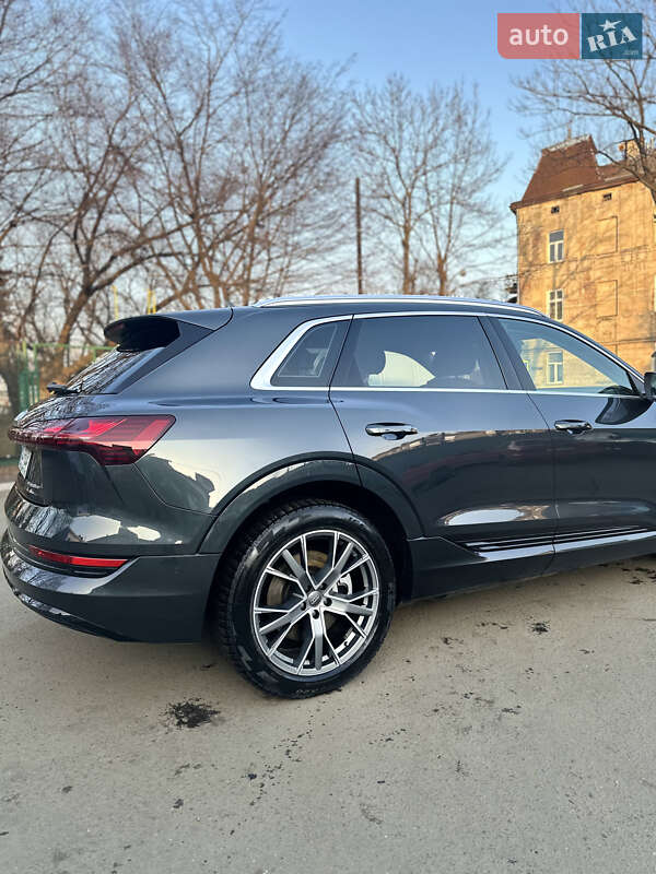 Audi E-tron (2019)