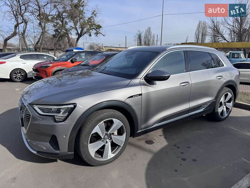 Audi E-tron (2019)