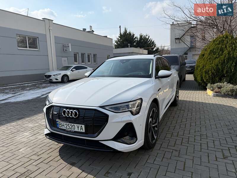 Audi E-tron (2021)