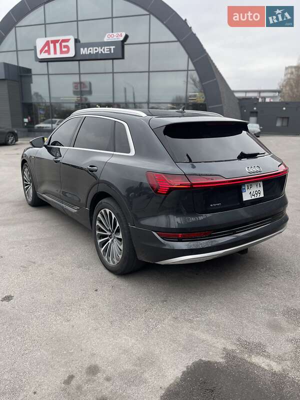 Audi E-tron (2019)