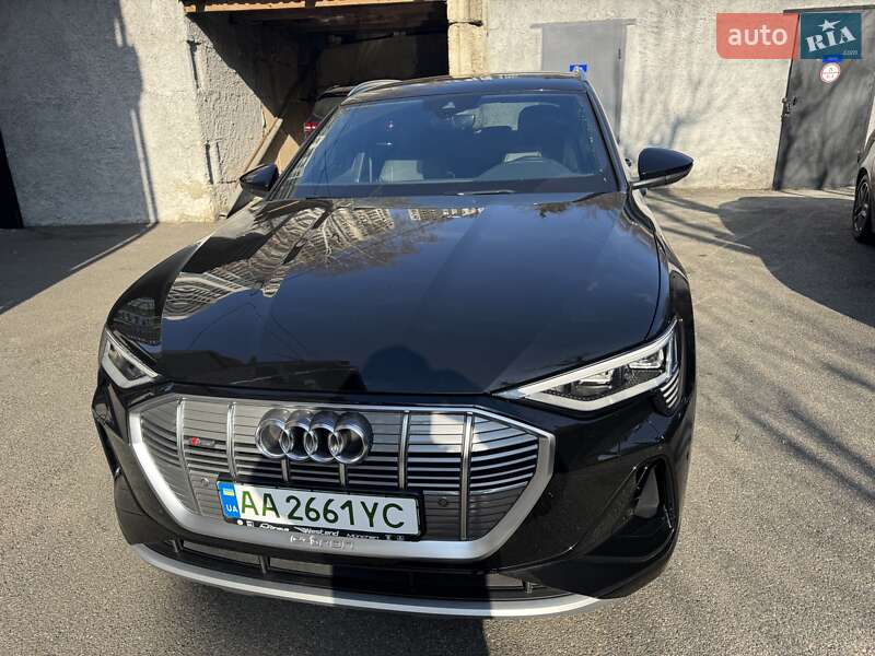 Audi E-tron (2022)