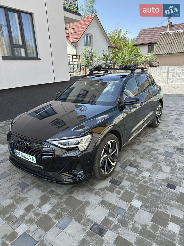 Audi E-tron (2021)