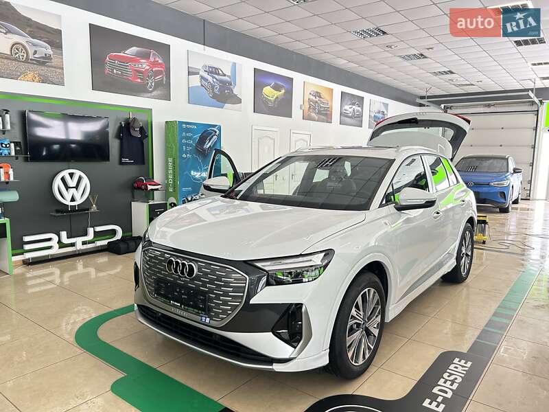 Audi Q4 e-tron (2023)
