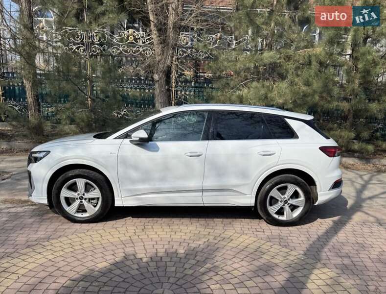 Audi Q4 e-tron (2023)
