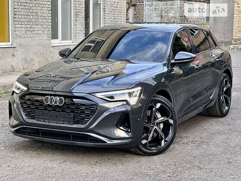 Audi Q8 e-tron (2023)