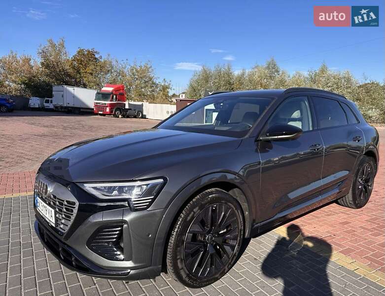 Audi Q8 e-tron (2023)