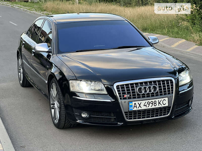 Audi S8 (2007)