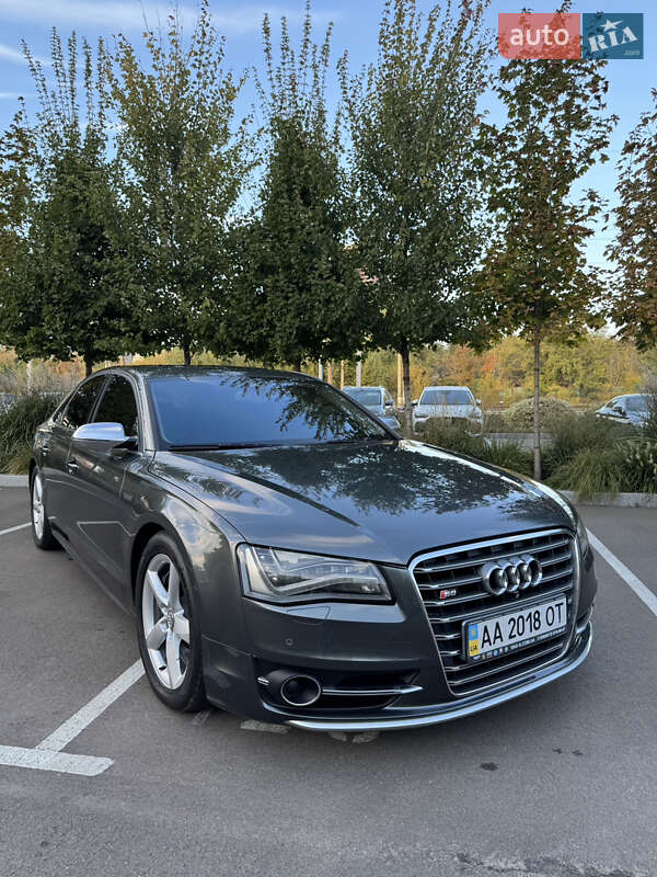 Audi S8 (2013)