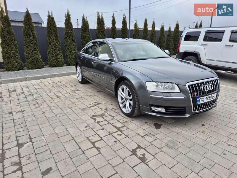 Audi S8 (2008)