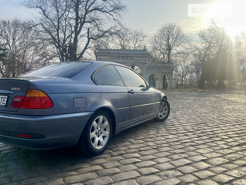 Bmw 318 (2003)
