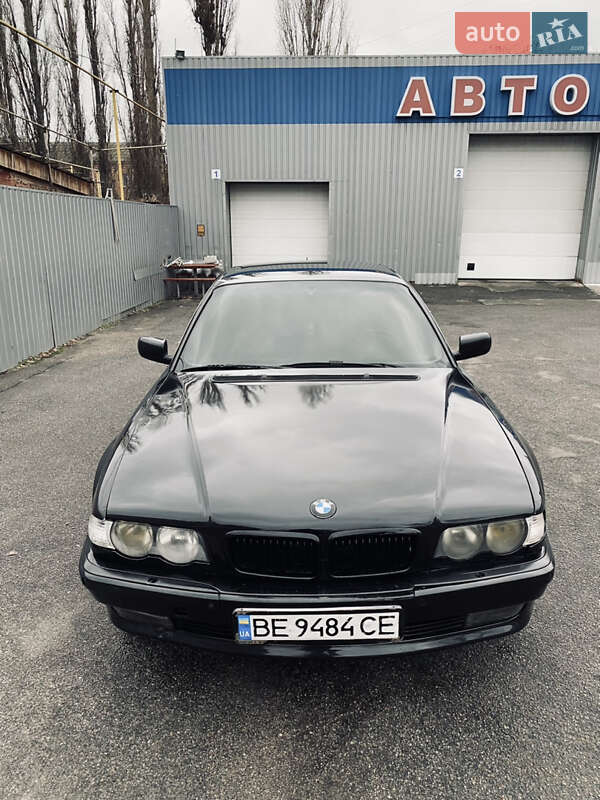 Bmw 7 series (2000)