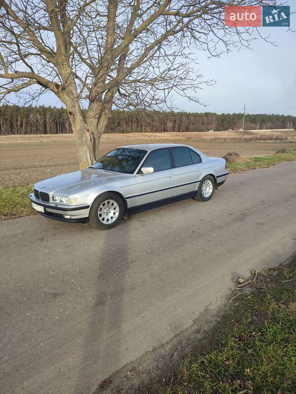Bmw 7 series (2000)