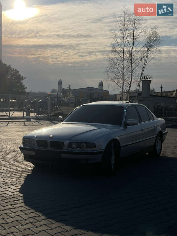 Bmw 7 series (2001)