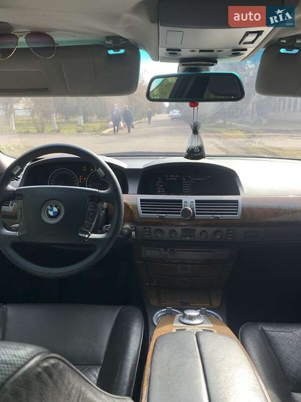 Bmw 7 series (2002)