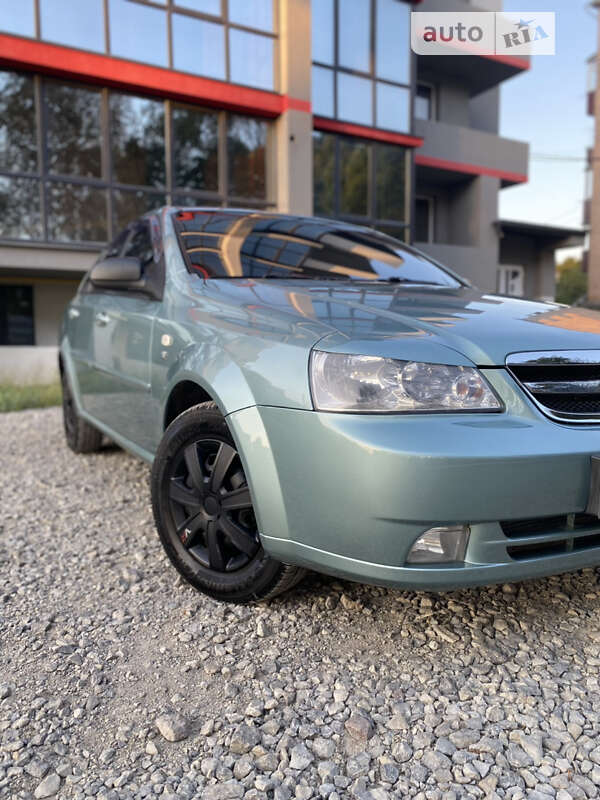 Chevrolet Lacetti (2005)