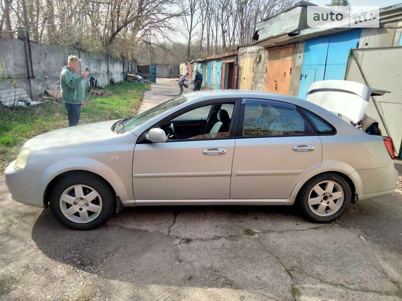 Chevrolet Lacetti (2004)
