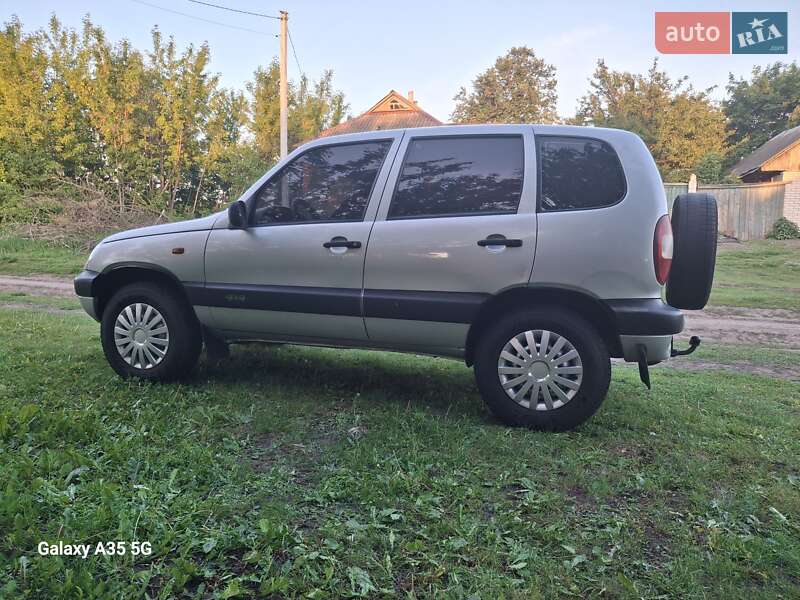 Chevrolet Niva (2008)