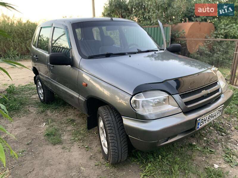Chevrolet Niva (2004)