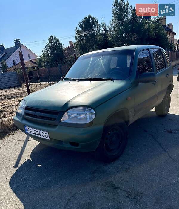 Chevrolet Niva (2004)