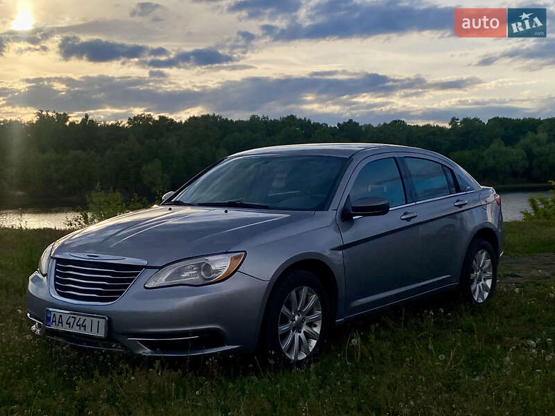 Chrysler 200 (2012)