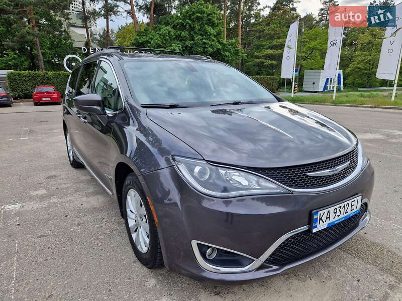 Chrysler Pacifica (2016)
