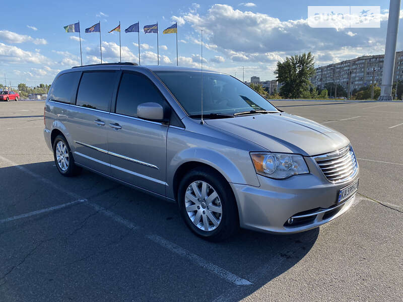 Chrysler Town country (2016)