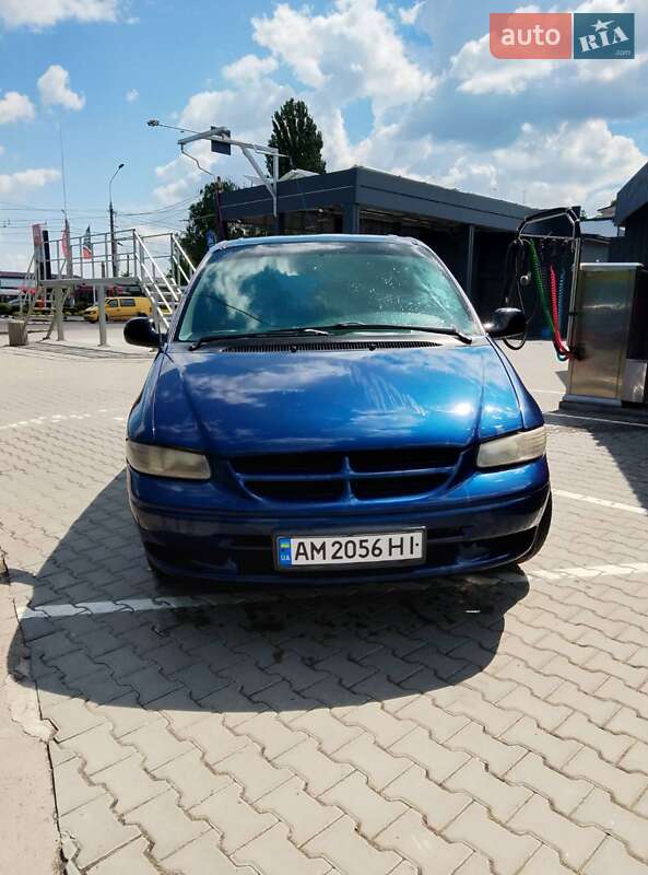 Dodge Ram van (2000)