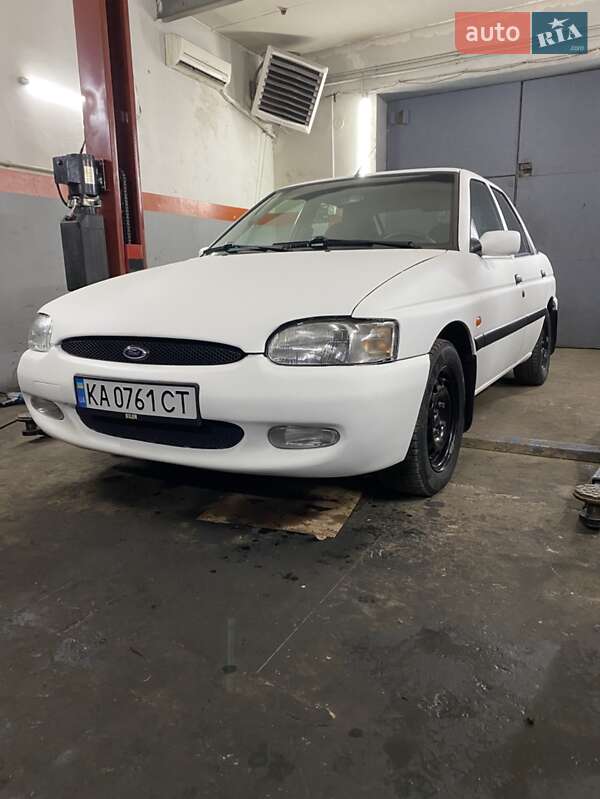 Ford Escort (2000)