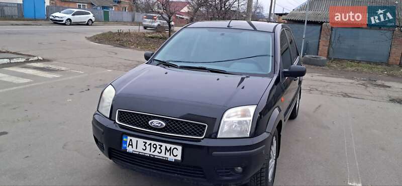 Ford Fusion (2004)