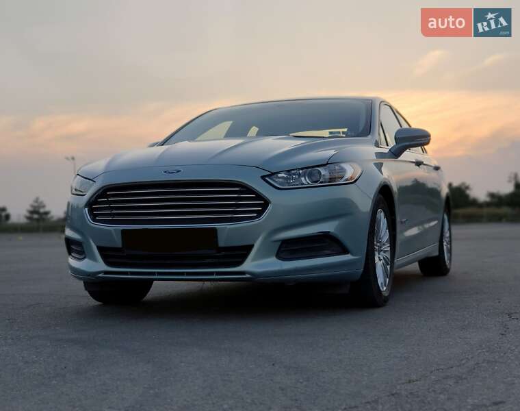 Ford Fusion (2012)