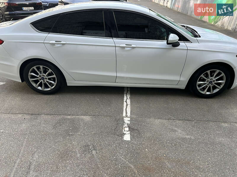 Ford Fusion (2016)
