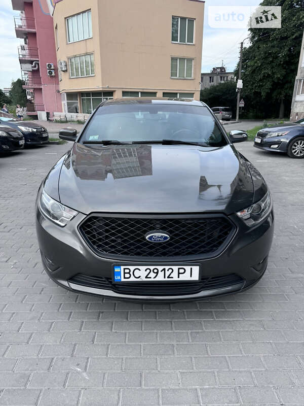 Ford Taurus (2016)